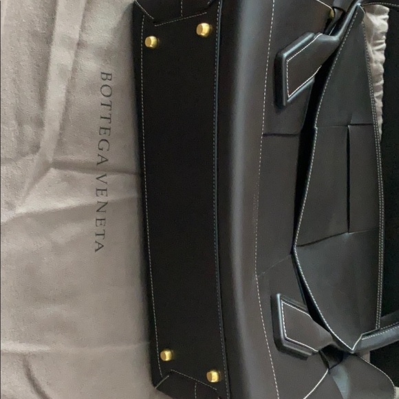 AUTHENTIC BOTTEGA VENETA TOTE - Picture 7 of 15
